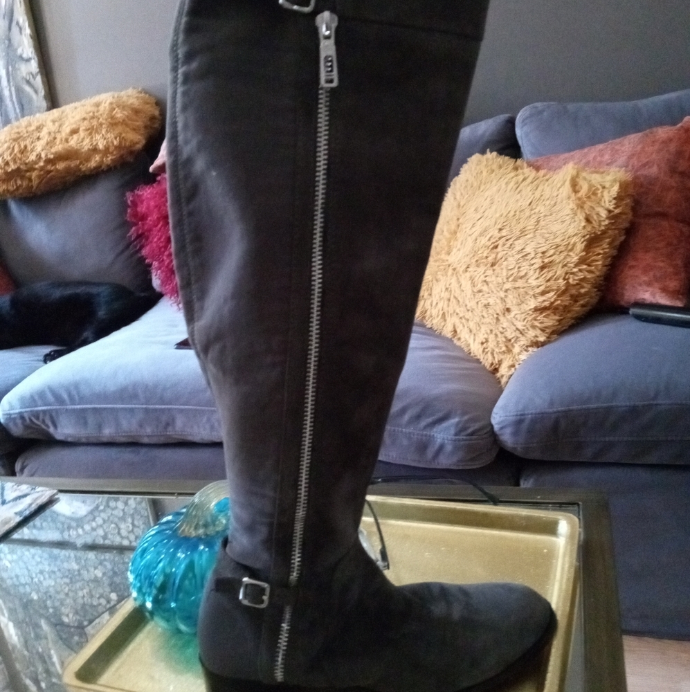 Boots - Picture 2 of 3